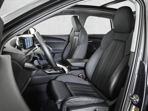 Certified 2025 Audi Q5 Prestige AWD/4WD image 17