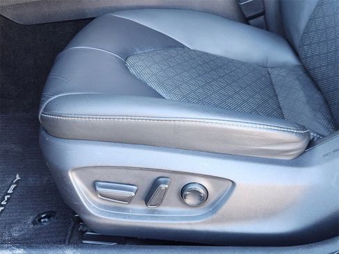 Used 2018 Toyota Camry XSE image 23