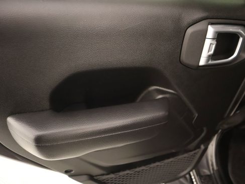 Used 2024 Jeep Gladiator Mojave w/ Safety Group image 15