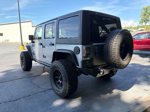 Used 2015 Jeep Wrangler Unlimited Sahara w/ Connectivity Group AWD/4WD image 9