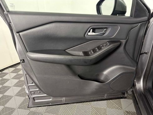 Used 2024 Nissan Rogue SV image 8