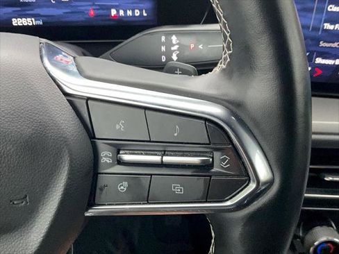 Used 2025 Chevrolet Traverse LT image 27