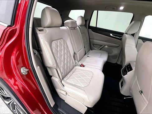 Used 2024 Volkswagen Atlas SEL Premium R-Line image 35