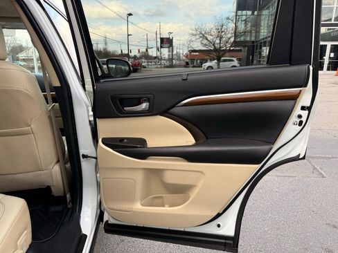 Used 2019 Toyota Highlander Limited image 26