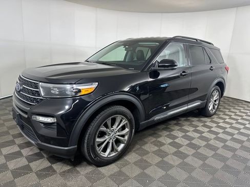 Used 2022 Ford Explorer XLT w/ Equipment Group 202A image 7