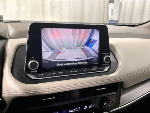 Used 2023 Nissan Rogue SV image 19