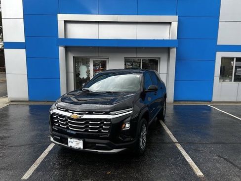 New 2026 Chevrolet Equinox LT image 2