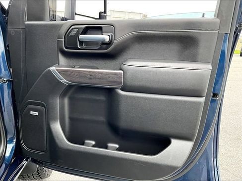 Used 2022 Chevrolet Silverado 2500 LTZ w/ LTZ Convenience Package II AWD/4WD image 12