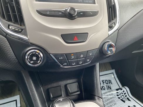 Used 2018 Chevrolet Cruze LS image 21