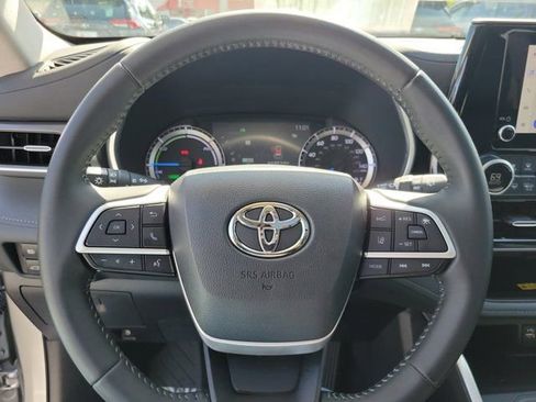 Used 2023 Toyota Highlander XLE image 18