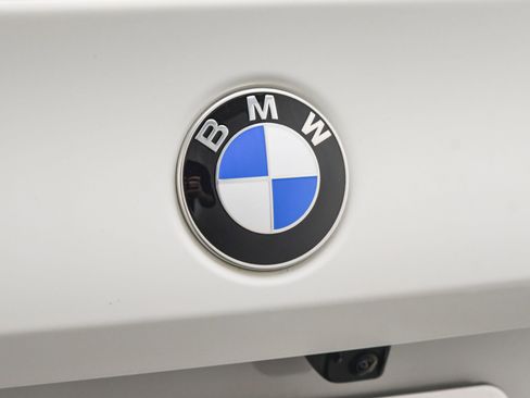 Used 2025 BMW M5 w/ Carbon Package image 25