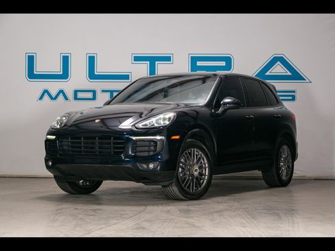 Used 2017 Porsche Cayenne w/ Premium Package image 1
