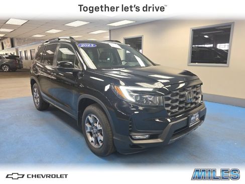 Used 2023 Honda Passport TrailSport image 1