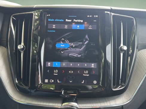 Used 2025 Volvo XC60 B5 Ultra w/ Protection Package Premier AWD/4WD image 23