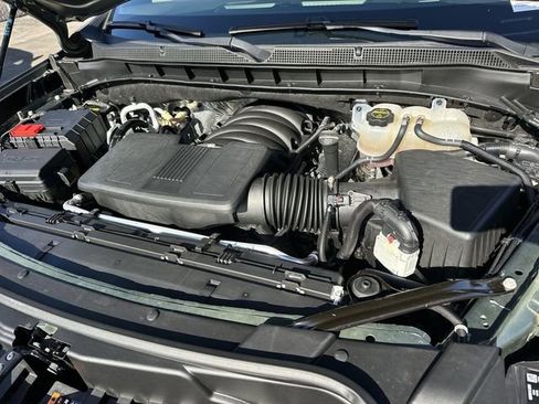 Used 2024 Chevrolet Suburban LT image 29