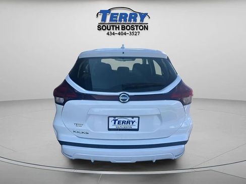 Used 2021 Nissan Kicks S image 4