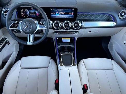 New 2025 Mercedes-Benz GLB 250 4MATIC image 14