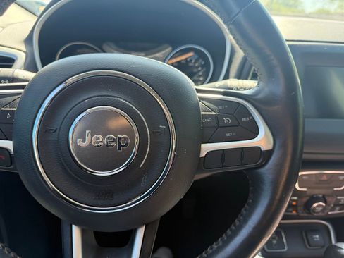 Used 2018 Jeep Compass Latitude w/ Popular Equipment Group FWD image 19
