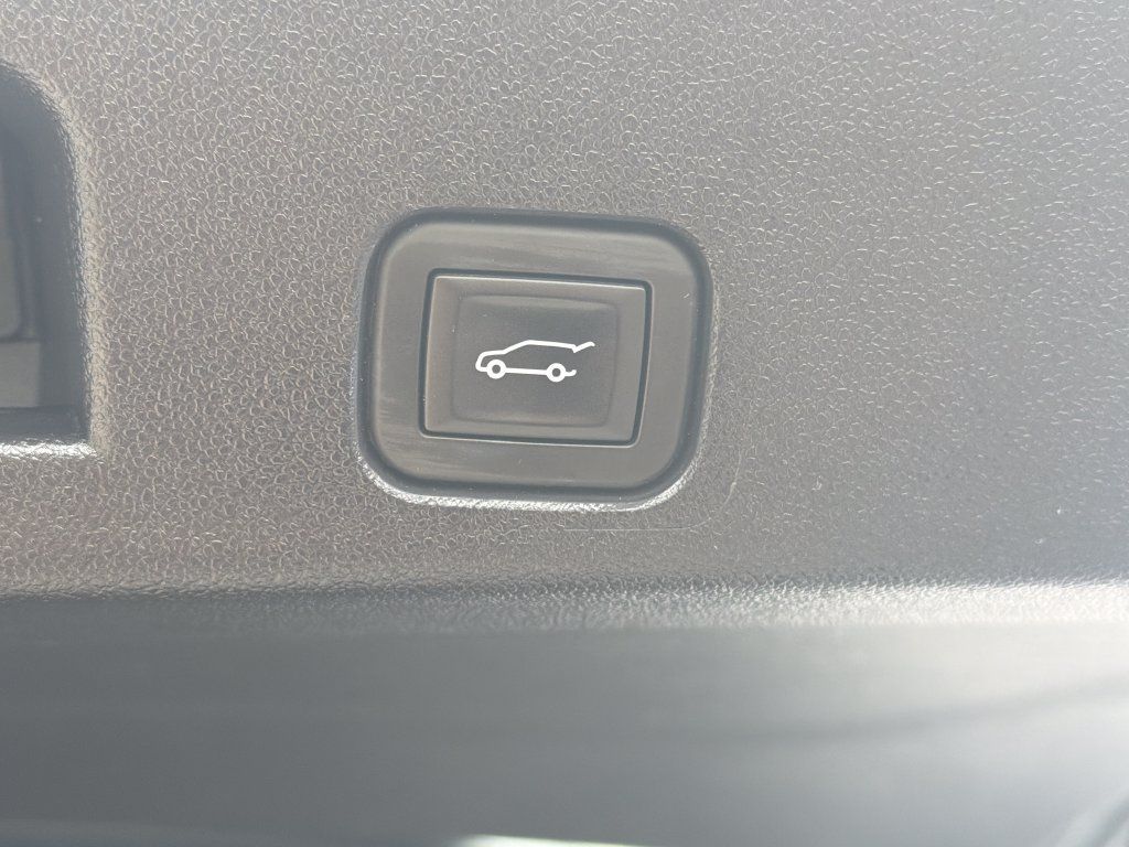 Certified 2026 Chevrolet Traverse LT AWD/4WD image 35