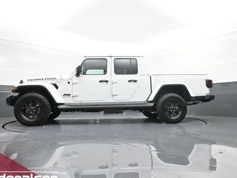 Used 2025 Jeep Gladiator Sport AWD/4WD image 14