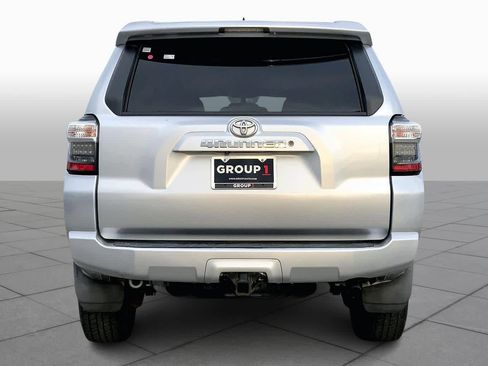 Used 2014 Toyota 4Runner SR5 image 10