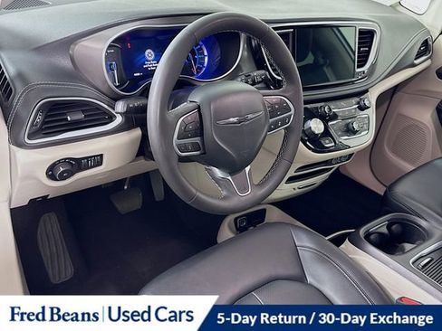 Used 2024 Chrysler Pacifica Limited FWD image 13