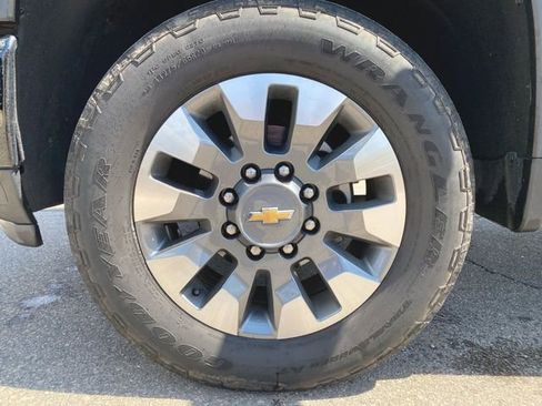 Used 2024 Chevrolet Silverado 2500 Custom w/ Custom Value Package AWD/4WD image 13