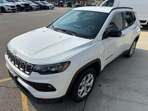 Used 2024 Jeep Compass Latitude AWD/4WD image 10