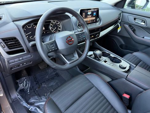 Used 2026 Nissan Rogue SV image 15