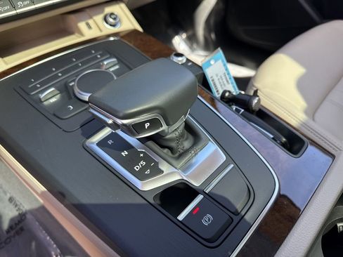 Used 2020 Audi Q5 2.0T Premium w/ Convenience Package image 21