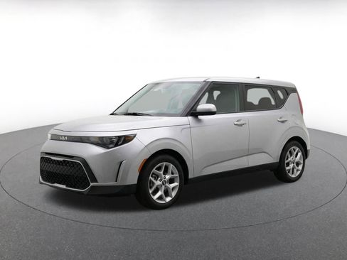 Used 2025 Kia Soul LX w/ LX Technology Package FWD image 3