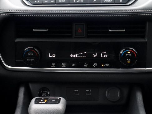 Used 2025 Nissan Rogue SV FWD image 11