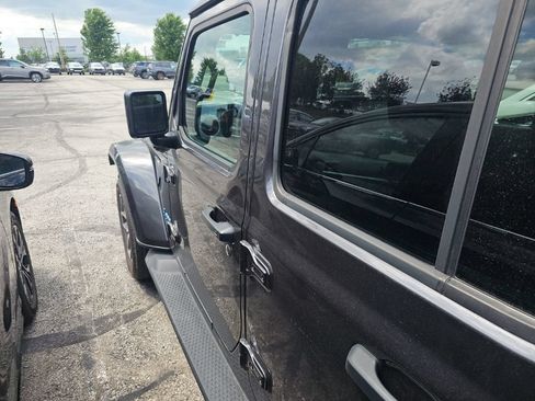 Used 2024 Jeep Wrangler Unlimited w/ Convenience Group AWD/4WD image 8