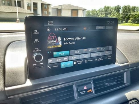 Used 2025 Honda Pilot TrailSport image 24