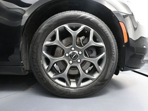 Used 2018 Chrysler 300 S image 15