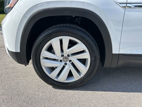 Certified 2022 Volkswagen Atlas Cross Sport SE image 46