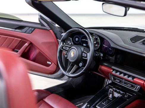 Used 2022 Porsche 911 Cabriolet image 36