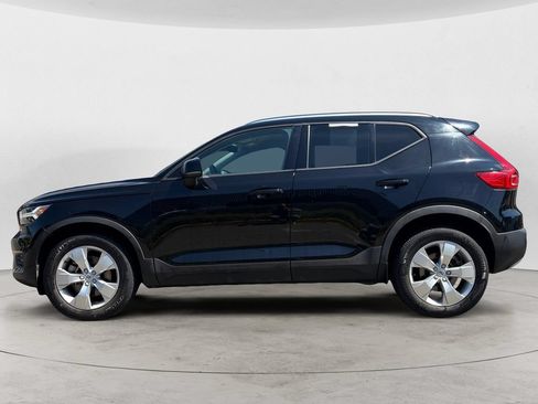 Used 2022 Volvo XC40 T5 Momentum AWD/4WD image 8