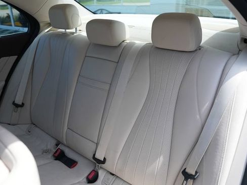 Used 2018 Mercedes-Benz E 300 4MATIC image 12