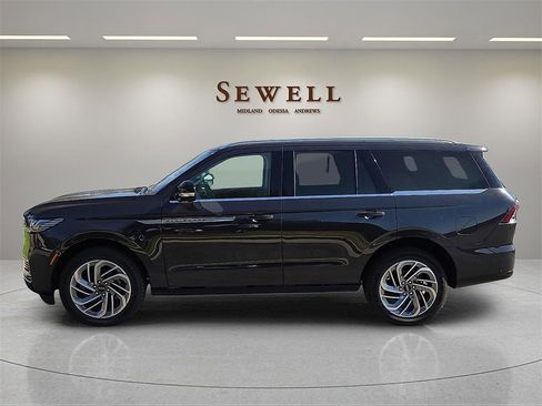 New 2025 Lincoln Navigator Reserve image 2