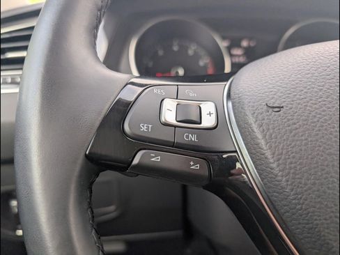 Used 2018 Volkswagen Tiguan SE image 13