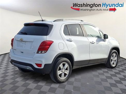 Used 2017 Chevrolet Trax LT w/ LT Convenience Package image 6