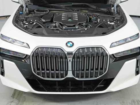 Used 2023 BMW 760i xDrive image 8