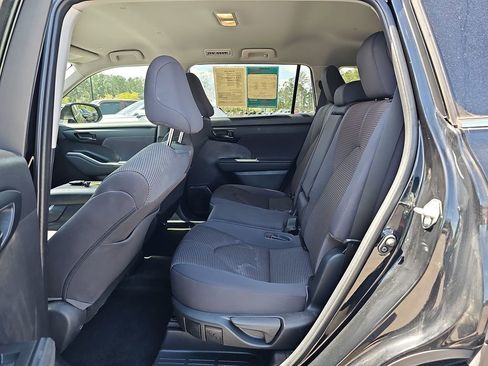 Used 2023 Toyota Highlander L FWD image 19