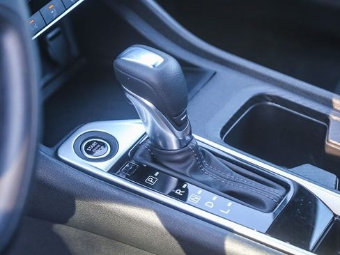 Used 2024 Nissan Sentra SV FWD image 18