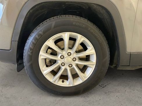 Certified 2022 Jeep Cherokee Latitude Lux image 16