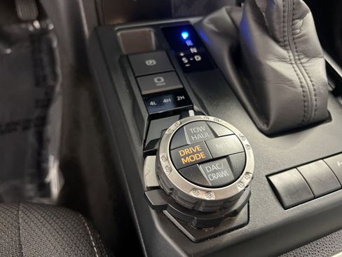 Used 2025 Toyota 4Runner TRD Off-Road image 34