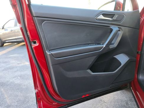 Used 2018 Volkswagen Tiguan SE image 10