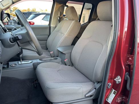 Used 2020 Nissan Frontier SV image 14