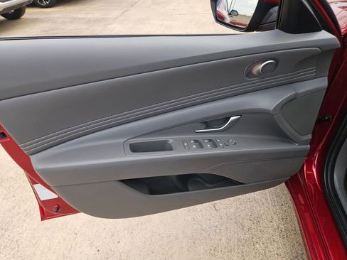 Used 2025 Hyundai Elantra SEL FWD image 14